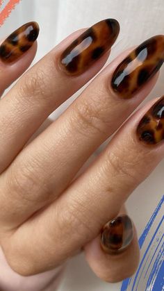 Autumn 22 Nails, Tortoiseshell Nail Art, Torties Nails, Nails Caramel, Tortie Nails, Speckled Nails, Caramel Nails, Tortoiseshell Nails, Tortoise Shell Nails