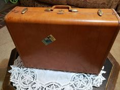 Vintage Brown Samsonite Shwayder BROS. Hard Shell Train Suitcase Luggage Case | eBay Vintage Brown Luggage For Trips, Vintage Luggage With Luggage Sleeve For Business Trips, 70s Suitcase, Goodwill Diy, Merch Booth, Shabby Chic Cottage Farmhouse, Old Luggage, Vintage Train Case, Vintage Bedroom Decor