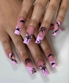 Girly Halloween Nails Pink, Girly Spooky Nails, Spooky Pink Nails, Pink And Black Halloween Nails, Pink Spooky Nails, Girly Halloween Nails, Cute Spooky Nails, Halloween Nails Pink, Cute Halloween Nail Designs