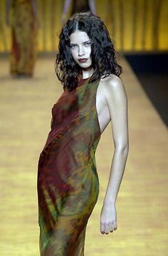 Mode Chanel, Carmen Marc Valvo, Cooler Look, Adriana Lima, Looks Style, Couture Fashion, 90s Fashion, Pretty Dresses, Runway Fashion