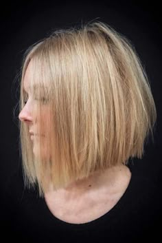 Chic Blunt Bob Hairstyles ★ Wavy Bob Hairstyles, Medium Bob Hairstyles, Choppy Bob Hairstyles, Diet Vegetarian, Bob Haircuts For Women, Short Bob Haircuts, Blonde Bobs, Short Bob Hairstyles