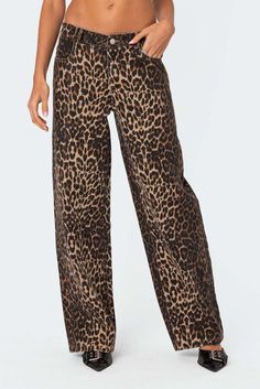 Leopard Printed Low Rise Jeans – edikted Chic Going Out Outfits, Cheetah Jeans, Nyc Outfit Ideas, Baby Money, 2007 Fashion, Cheetah Pants, Teen Fashion Trends, Leopard Jeans, Leopard Print Jeans