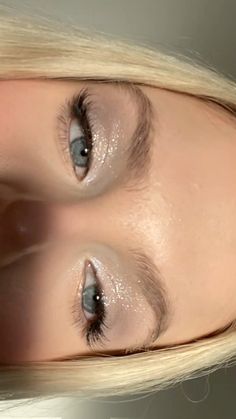 Huda Beauty Icy Nude Palette Looks, Icy Winter Makeup, Winter Glam Makeup Looks, Huda Beauty Icy Nude Palette, Icy Nude Makeup, Icy Nude Huda Beauty, Icy Eyeshadow Looks, Soft Winter Makeup, Cool Toned Eyeshadow Looks