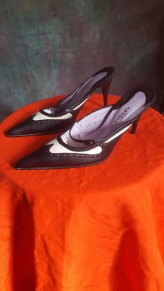 These stunning shoes are a fine combination of high quality master craftmanship with beautiful style and fashion credentials.  They are a 1990s shoe but are bank on for contemporary use with their fabulous sling back style and gorgeous spats style black and white leather combination uppers. They are leather soles and leather uppers with a mid height heel at 9cm tall. They are in fantastic vintage condition wth minimal signs of wear on the upper and soles as shoes in the photos  They are truly fa Audley Shoes, 1990s Shoes, Sling Back Shoes, High End Shoes, Stunning Shoes, Sling Back, Pump Shoes, Women's Pumps, White Leather