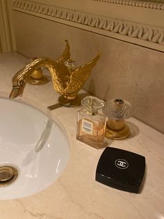 The Ritz Paris Bathroom, Cristinacore Aesthetic, The Ritz Aesthetic, Ritz Paris Bathroom, Ritz Aesthetic, Old Wealth Aesthetic, Coco Core, Paris Ritz