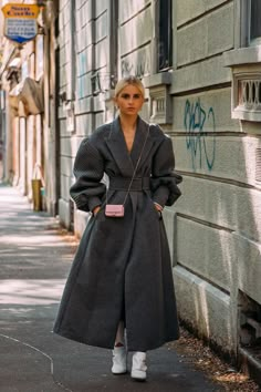 2014 Street Style, Street Style 2023, Sarah Harris, Milan Fashion Week Street Style, Coat Street Style, Fashion Week Spring 2014, Coat Trends, Model Outfit