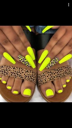 Nails On Toes, Acrylic Nails Neon, Nails Neon Green, Neon Toe Nails, Nails Toes, Neon Acrylic Nails, Nails Neon, Neon Nail Designs, Neon Green Nails