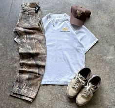 #camo#vintage#outfit#fashion Nike Shoes White, Mens Clothing Trends, Baggy Cargos, Camo Outfit, Ootd Streetwear, Neat Casual Outfits, Hype Clothing, Mens Casual Outfits Summer, Camo Outfits