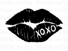 the word xoxo written in white ink on a black lips