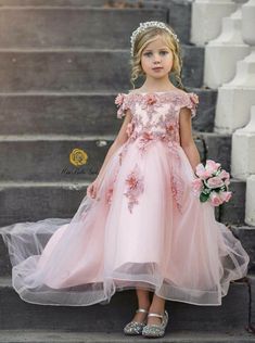 Young Bridesmaid Dresses, Dark Red Dress, Flower Girl Dresses Blue, Girls Bridesmaid Dresses, Holiday Portraits, Dark Red Dresses, Pink Formal Dresses, Hi Low Dresses