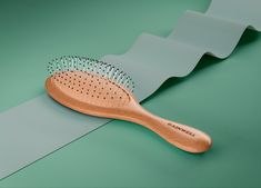 Clean Hairbrush, Advertising Awards, Creative Advertising Photography, Static Hair, Hair Brush Set, Tools For Women, Photographer Advertising