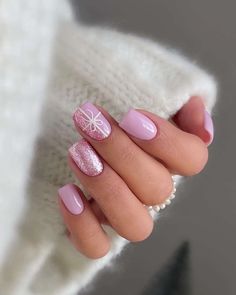 43 Festive Short Christmas Nails You Can't Miss To Recreate This Christmas Season - With Houna Nail Art Noel, Ideas Navideñas, Milky Nails, Red Christmas Nails, Nagel Tips, Cute Christmas Nails, Christmas Nails Easy, Christmas Gel Nails, Simple Gel Nails