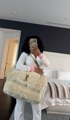 Louis Vuitton Bag Collection, Atl Baddies Outfits, Luxury Baddie Aesthetic, Fur Purse Outfit, Cute Purses Black Women, Classy Rich Aesthetic, Faux Jacket Outfit, Rich Black Women Lifestyle, Lv Handbags Aesthetic