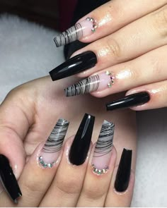 💅 Dê dois toques nessa imagem e veja como ganhar dinheiro com unhas e faturar alto com isso! #unhas #mulheres #maquiagem #beleza #belezafeminina #beauty #unhaslindas Ongles Bling Bling, Fall Acrylic Nails, Short Square Acrylic Nails, Acrylic Nails Coffin Pink, Bling Acrylic Nails, Acrylic Nails Coffin Short, Square Acrylic Nails, Coffin Nails Designs, Best Acrylic Nails