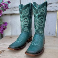 The price INCLUDES taxes and shipping anywhere in the United States.
This is the RC-Liz western boot for women, sporting a turquoise color. The square toe gives it a modern profile, while the detailed embroidery and studs add a unique style. With high-quality leather in its upper and lining, and a robust cowhide sole, this boot combines beauty and comfort. Made in Mexico, the RC-Liz is an expression of western fashion that does not go unnoticed.
If you want to know how to care for or clean your Western Boots For Women, Promotion Dresses, Cute Cowgirl Boots, Boot For Women, Bota Country, Leather Cowgirl Boots, Character Clothing, Detailed Embroidery, Western Boots Women