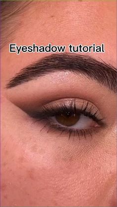 It is actually very easy to make a beginner or professional eye makeup look. Follow and follow the steps. Here is an amazing eye makeup Easy Smoky Eyeshadow Tutorial, Smoky Eyeshadow Tutorial, Natural Eye Shadow Looks, Eye Makeup For Hazel Eyes, Eye Makeup For Green Eyes, Natural Eye Shadow, Professional Eye Makeup, Natural Eyeshadow Looks