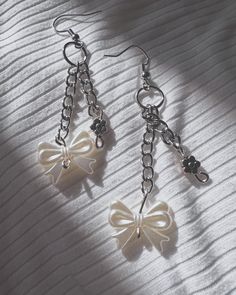 pearl bow/ribbon earrings 1 inch in length  double chain with 2nd flower bead handmade with love in san diego ⊹₊｡ꕤ CARE: Keep out of water to ensure they last the longest! Cute Pearl Earrings, Diy Chain Earrings, Cute White Jewelry With Ribbon, Silver Jewelry With Satin Bow As Gift, Silver Jewelry With Satin Bow For Gifts, Coquette Earing, Kawaii Dangle Earrings With Ear Wire, White Pearl Jewelry With Ribbon, Dangling Earrings