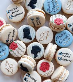 many decorated cookies are sitting on a table with the names of different people and letters painted on them