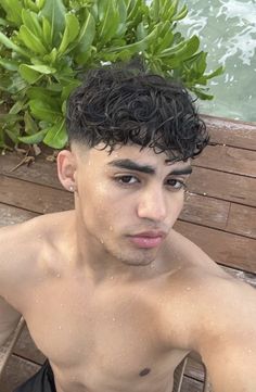 Messy Wavy Hairstyles Men, Wavy Hair Men Haircut Short, Hairstyles For Wavy Curly Hair Men, Fringe Curly Hair Men, Curly Messy Hair Men, Mens Summer Haircut, Old Money Curly Hair Men, Low Taper Curly Hair Men, Short Wavy Hairstyles Men