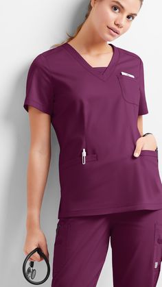 Scrub Suits Design For Nurses, Medical Scrubs Design, Nurses Scrubs Uniform, Scrub Uniform Ideas, Dental Scrubs Uniform, Cute Nursing Scrubs, Women Office Blouse, Nurse Outfit Scrubs