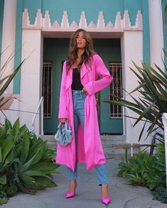 Outfit Rosa, Outfit Elegante, Looks Jeans, Look Rose, Silk Wrap Dresses, Moda Chic, Fashion Blogger Style, Pink Coat, Pink Outfits