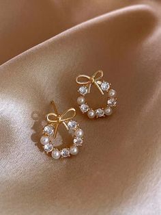 Bridal Earring, Pretty Jewelry Necklaces, Fancy Jewellery Designs, Classy Jewelry, Fancy Jewellery, Gold Earrings Designs, Bow Earrings