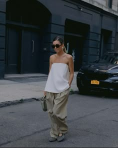 Half Pants Outfit, Professional Streetwear, Nyc Summer Outfits, Summer In Nyc, Outfits Vacation, Summer Outfits 2024, Feels Like Summer, Spring Trends Outfits, Stylish Summer Outfits