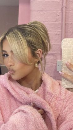 Low Bun And Curtain Bangs, Curtain Bag Hairstyles, Curtain Bangs Zopf, Curtain Bangs Hair Up, Curtain Bangs Wedding Hair, Curtain Bangs Bun, Curtain Bang Updo, Curtain Bangs With Hair Up, Hair Styles With Curtain Bangs