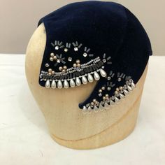 Vintage 1920s-1930s Handmade Jeweled and Beaded Cocktail Style Hat Velvet Pearls | eBay 1930s Hats, Mad Hat, Large Brim Hat, Types Of Hats, Antique Hats, Vintage Millinery, Beanie Hats For Women, Cocktail Hat, Millinery Hats