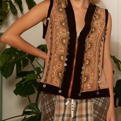 B11ppol Perfect Faux Shearling Brown Vest W/Amazing Embroidery Front: Faux Fur Trim+ Statement Making Style! Jaw Dropping! Bohemian Vests, Zipper Vest, Brown Vest, Sleeveless Suit, Target Clothes, Vintage Inspired Design, All Black Outfit, Halloween Women, Womens Plaid