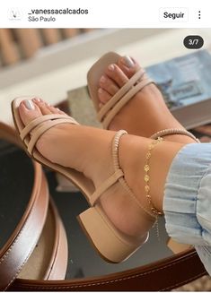 Medium Heel Sandals For Women, Mules Shoes Outfit, Girly Sandals, Sandle Heels, Lace Up Chunky Heels, Mule Shoes Outfit, Feminine Sandals, Elegant Shoes Heels, Heel Sandals Outfit