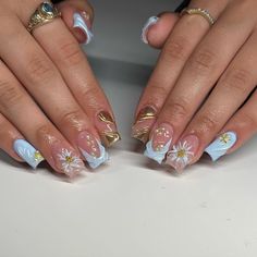 ⋆˚࿔ 𝐍𝐚𝐢𝐥𝐬 𝐛𝐲 𝐆𝐚𝐛𝐲 𝜗𝜚˚⋆ (@manisbygaby) • Instagram photos and videos Freestyle Nails, Natural Nails Manicure, Purple Acrylic Nails, Gel Overlay, Diy Acrylic Nails, Blue Acrylic Nails, Summery Nails, Simple Acrylic Nails