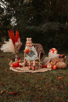 #fallminisessions #fall #fallphotography #toddlergirl #charlestonsc #bohofall Fall Mini Shoot, Pumpkin Patch Photoshoot, Boho Toddler, Toddler Photoshoot, Toddler Girl Fall, Fall Mini Sessions, Halloween Photography, Creative Poses