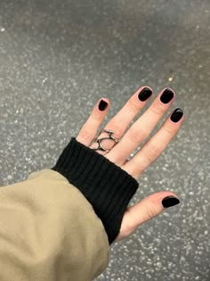 Black Nails Aesthetic Short, Black Nail Looks, Dip With Extension Nails, Grunge Black Nails, Matching Nail Sets For Best Friends, Short Gel Nails Black, Short Punk Nails, Edgy Nails Grunge Short, Short Alt Nails