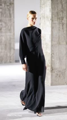 Black Dress 2023 Trend, 60s Vintage Fashion, Conservative Outfits, Winter Mode, Elegant Shirt, Minimal Fashion, Autumn Winter Fashion, Classy Outfits, Modest Fashion