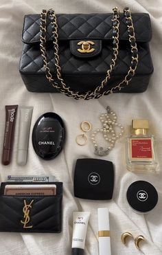 Chanel Bag Vision Board, Small Chanel Bag Outfit, Elegant Makeup Bag, Channel Bag Aesthetic, Chanel Purse Aesthetic, Chanel Kelly Bag, Chanel Bags Aesthetic, Chanel Bag Aesthetic