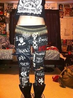 Metalhead Outfits, Indie Outfits Grunge, Rock Diy, Ghoul School, Punk Clothes, Clothes Grunge, 70s Punk