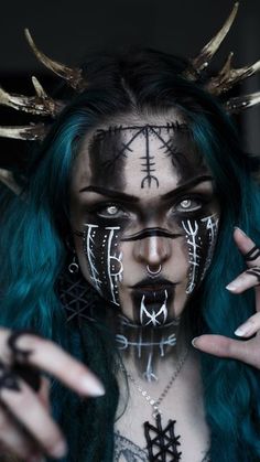 Forest Witch Makeup, Witchy Makeup Looks, Medieval Makeup, Pagan Makeup, Warrior Makeup, Wolf Makeup, Vikings Halloween