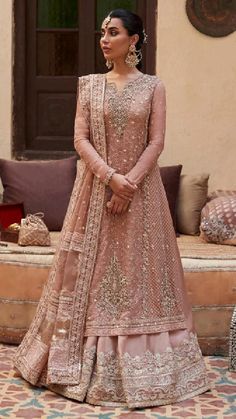 Elegant Lehenga, Organza Styles, Frock Style, Raw Silk Fabric, Pakistani Wedding Dress, Pakistani Bridal Dresses, Pakistani Wedding Dresses, Organza Dupatta, Henna Mehndi