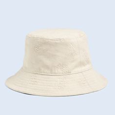 Brand New Madewell Eyelet Bucket Hat In An Off White Color In A Women’s Size M/L. Made Of 100 Percent Cotton Floral Eyelet Lace, This Short-Brimmed Bucket Hat Is A Great Beach And Garden Party Accessory. M/L: 3 3/4" Crown Height X 23" Inner Circumference. 100% Cotton. Hand Wash Item Np789 Marker Line On And Around Tag Inside The Hat Was Made By The Manufacturer Msrp $34 Madewell Hats, Large Brim Hat, Madewell Accessories, Straw Hat Beach, Bucket Hat Women, Eyelet Lace, Hat Sizes, Garden Party, Bag Sale