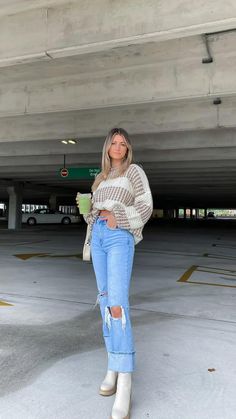 Jeans And Sweater Outfit, Spring Fashion 2022, Outfit Inspo Jeans, Causal Fall Outfits, Jeans And Sweater, Dolce Vita Boots, Cute Date Outfits, New York Outfits, Booties Outfit