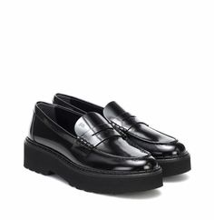 Best Shoes For Men, Best Running Shoes, Platform Loafers, Roger Vivier, Trendy Shoes, Penny Loafers, Running Shoes For Men