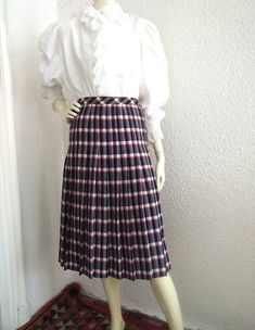 70s does 40s-50s pleated skirt, checkered preppy skirt, spring accordion skirt, secretary skirt, 38 size, high waist retro skirt, casual midi A-line skirt,45% wool and 55% polyester, lining is 100% acetat. Good vintage condition but the item is not dry clean SLENDOR brand measurements lying flat : waist :34 cm (13,5 inches) hips :43 cm (17inches) total lenght :72 cm (28,5 inches) Accordion Skirt, Preppy Skirt, Retro Skirt, Pleated Skirt, A Line Skirts, High Waisted, Wool, Clothes For Women, Black