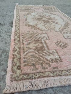 an old rug is laying on the ground with no one around it or someone else