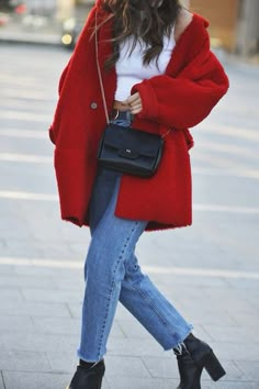 Red Coat Outfit, Red Jacket Outfit, Skandinavian Fashion, Fluffy Coat, Red Coat, Coat Outfits, Red Outfit, Inspiration Mode