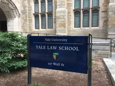 a sign in front of a building that says yale law school, 17 wall st