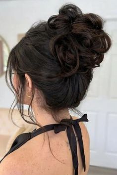 Black Hair Bun, Elegant Bun, Simple Prom Hair, Easy Bun Hairstyles, Bun Styles, Messy Bun Hairstyles, Hairstyle Look, Hair Bun, Formal Hairstyles