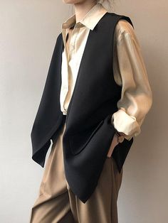 Blouses Sleeveless, Tomboy Stil, Chiffon Blouses, Diy Vetement, Blouse Sleeveless, Outfit Trends, Prom Outfits, Asymmetrical Design, 가을 패션