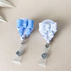 This Blue Bow Badge Reel features a blue and white floral badge clip, making it a cute and functional badge holder with a retractable reel. It's an ideal work accessory and coquette bow gift idea for a nurse. ✨Badge Reel Details✨ - This is an alligator clip - Retractable nylon cord - Badge material: plastic - Bow Material: Polymer clay - Lightweight 💓Want more nursing essentials? click the link to a more ⬇ https://wild4style.etsy.com/listing/1753854988 💓Click the link below to access more badg Badge Reel Ideas, Radiography Student, Nurse Essentials, Nursing Essentials, Vibe Board, Midwife Gift, Nurse Aesthetic, Nurse Stuff, Nursing School Tips