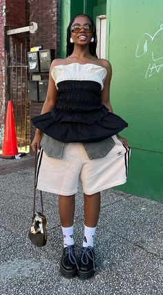 Eccentric Outfits Black Women, Feminine Casual, Aesthetic Grunge Outfit, Unique Outfit, Eclectic Fashion, Fashion Mistakes, 10 Pounds, Look At You, Looks Style